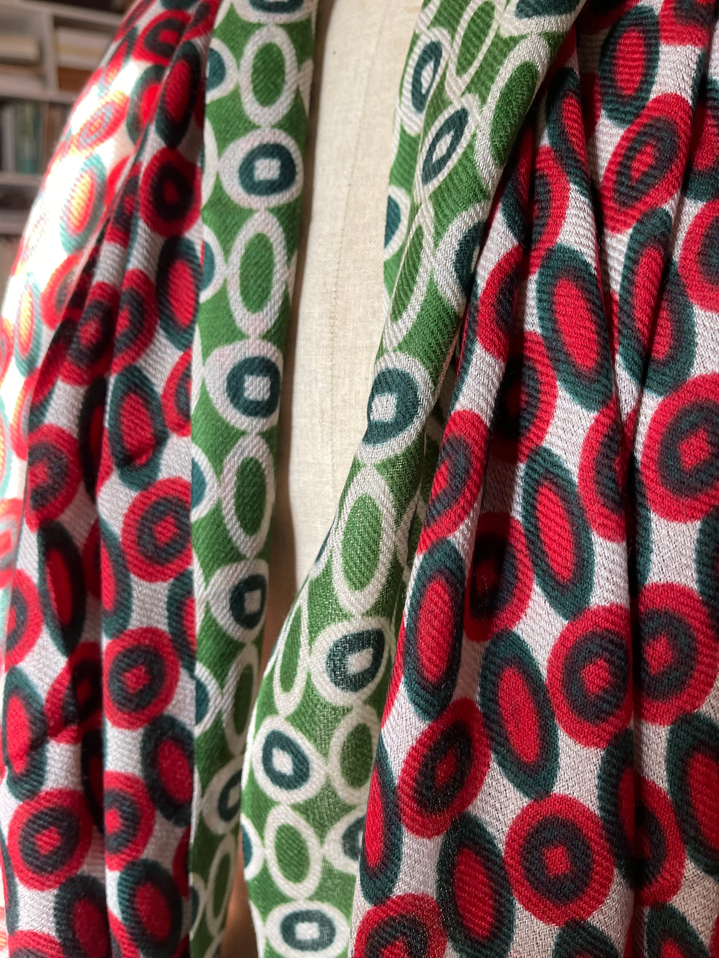 FINE MERINO WOOL - GEOMETRY IN GREEN