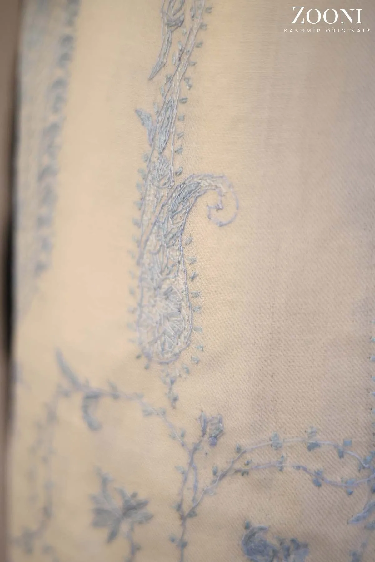Hand Embroidered Palla Embroidery Stole/Wrap - White