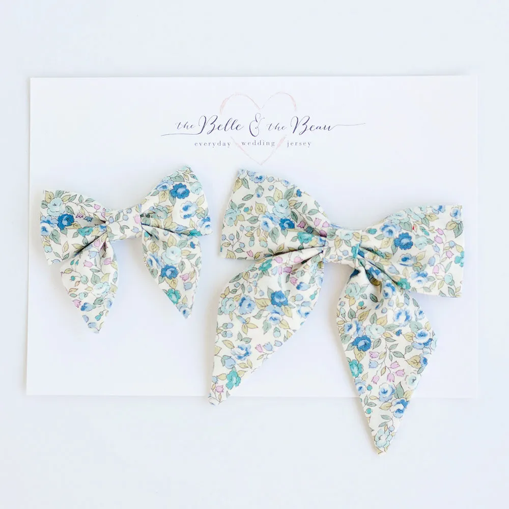Men's Necktie / Blossoms In Blue