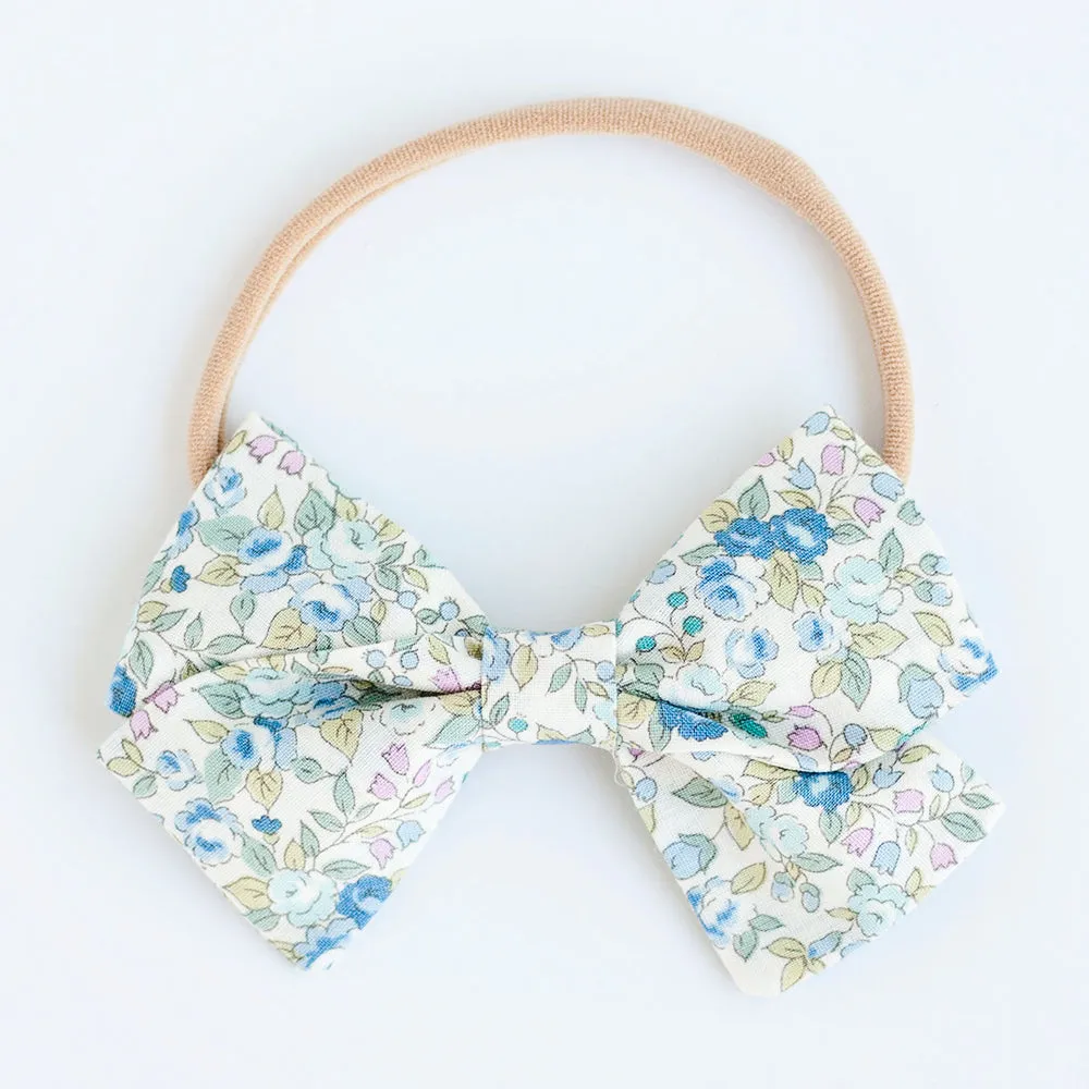 Men's Necktie / Blossoms In Blue