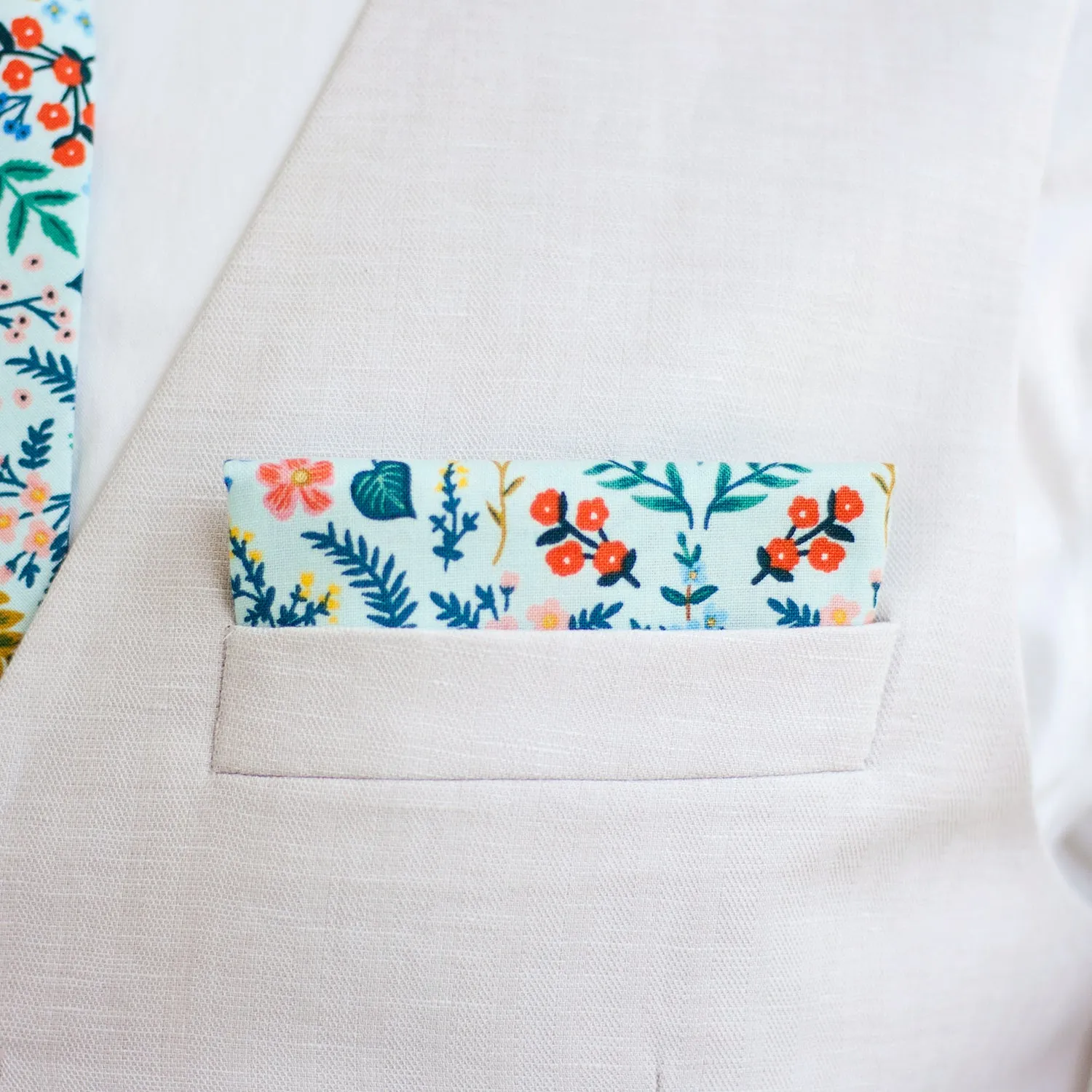 Men's Necktie / Mint Metallic Floral