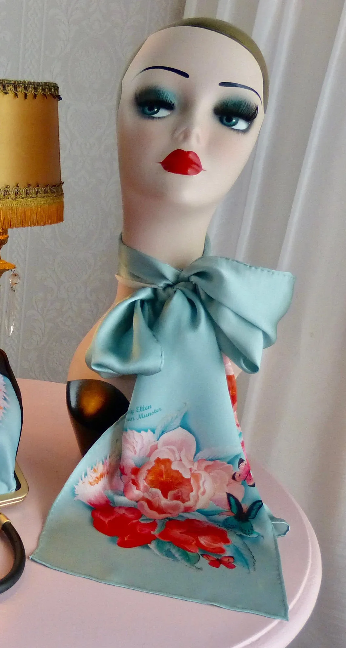 Silk scarf, Idda